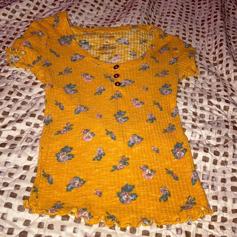 mustard yellow floral top 💛